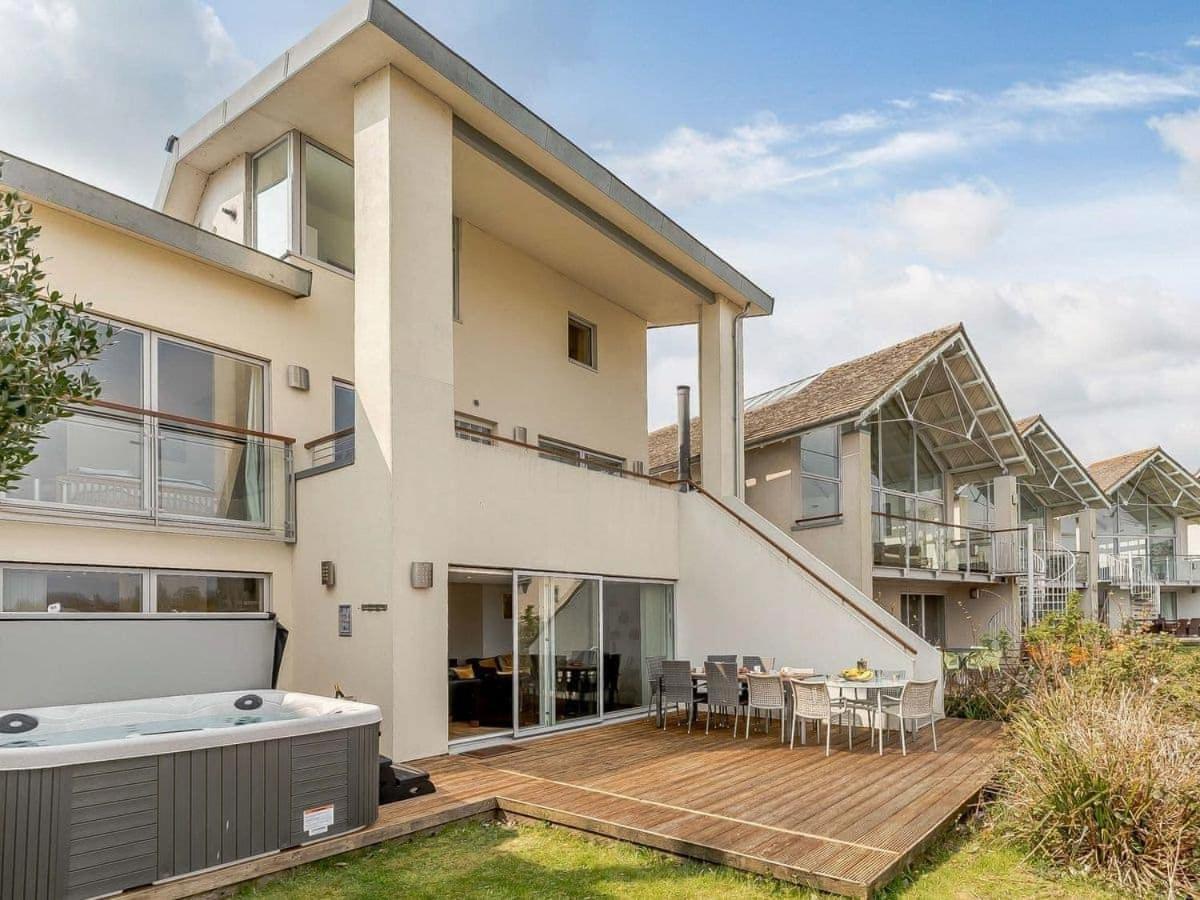 Somerford Keynes Cotswolds Lakehouse, With Hot Tub & Spa Access, Lower Mill Estate מראה חיצוני תמונה