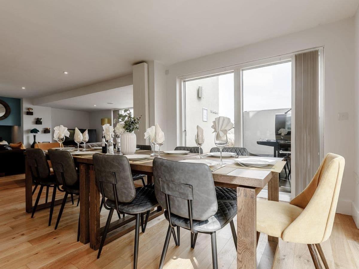 Somerford Keynes Cotswolds Lakehouse, With Hot Tub & Spa Access, Lower Mill Estate מראה חיצוני תמונה
