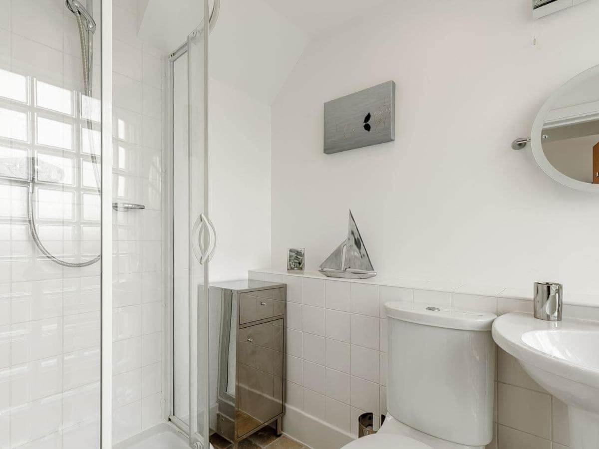 Somerford Keynes Cotswolds Lakehouse, With Hot Tub & Spa Access, Lower Mill Estate מראה חיצוני תמונה