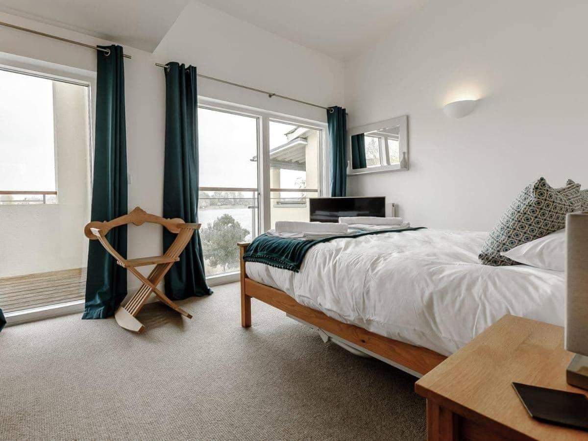 Somerford Keynes Cotswolds Lakehouse, With Hot Tub & Spa Access, Lower Mill Estate מראה חיצוני תמונה