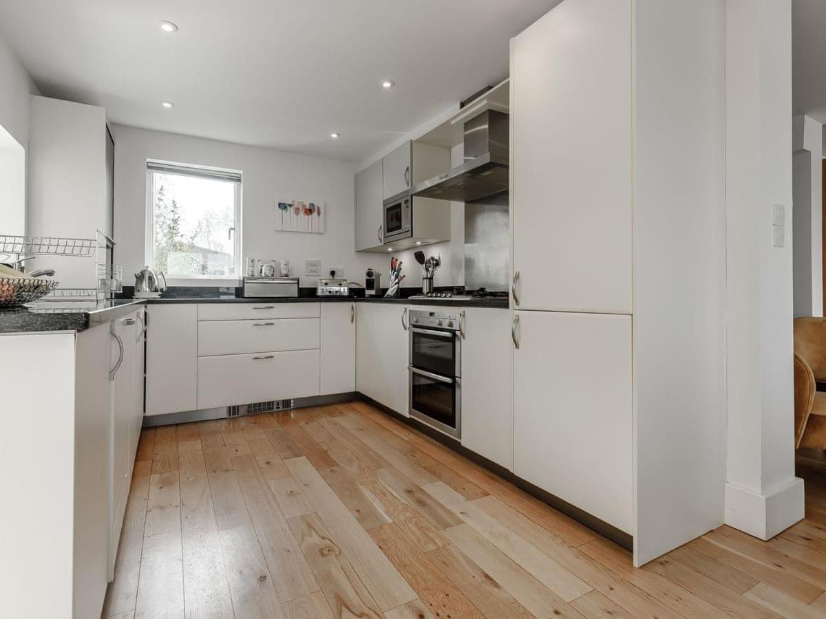 Somerford Keynes Cotswolds Lakehouse, With Hot Tub & Spa Access, Lower Mill Estate מראה חיצוני תמונה